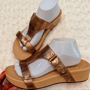 VIONIC Women’s Millie Sandals in Metallic Snakeskin EUC LIKE NEW Size 10